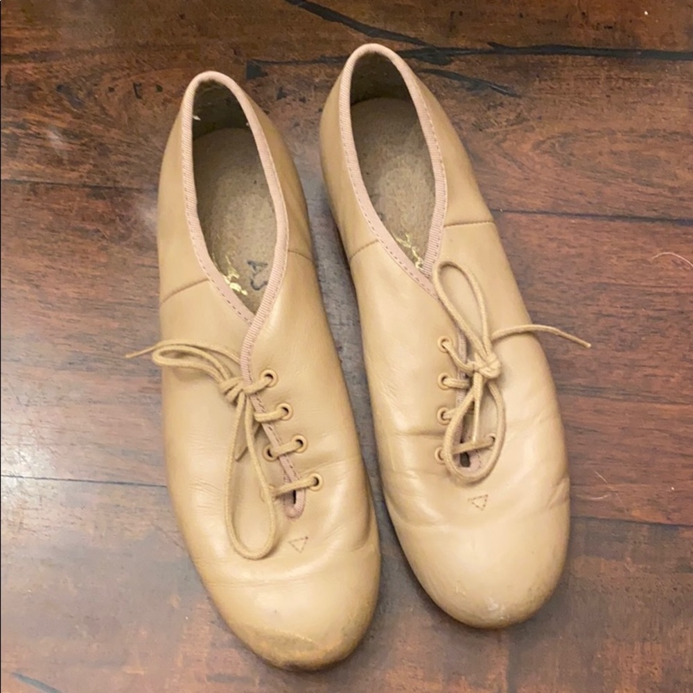 Tap shoes